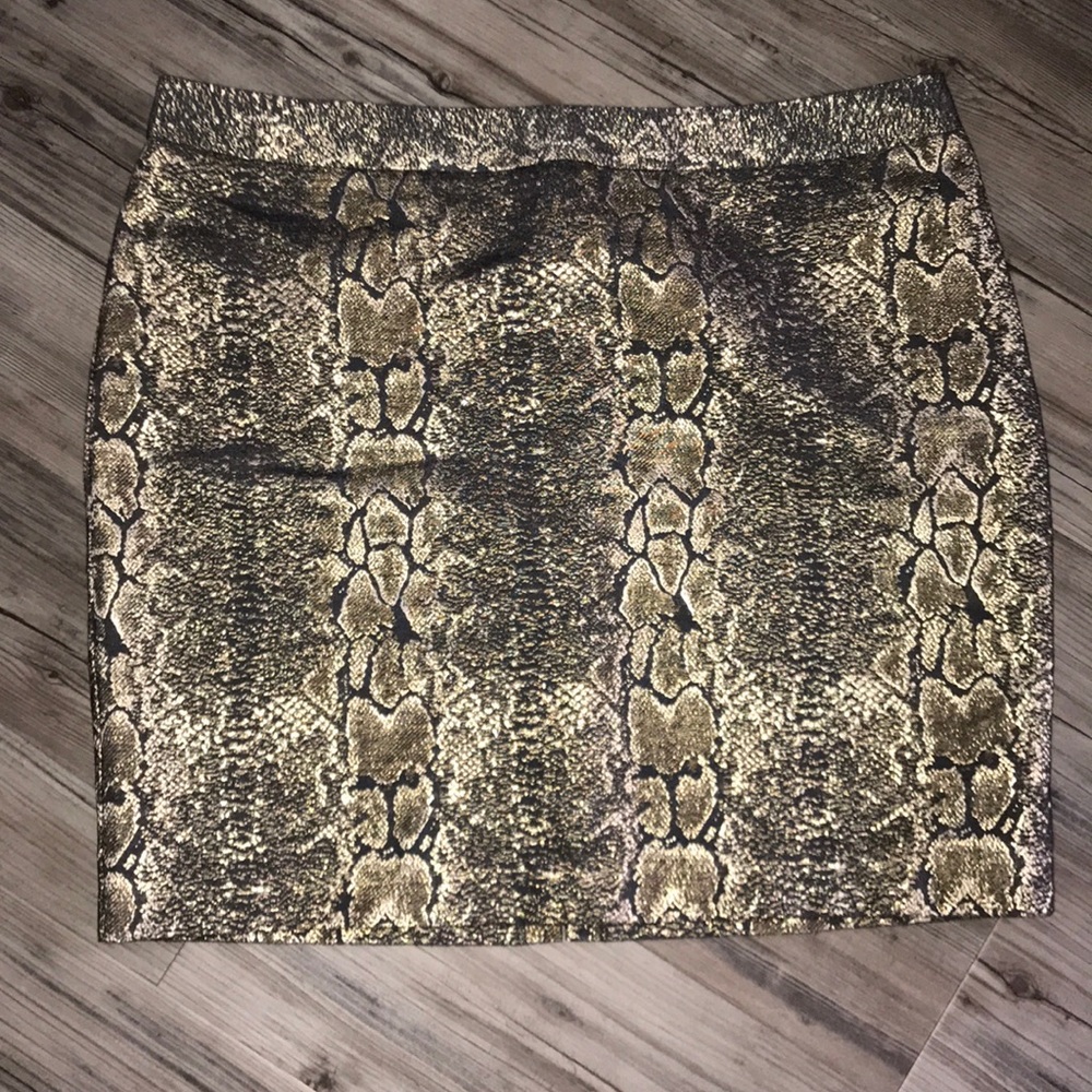 NWOT SNAKESKIN PRINT SKIRT